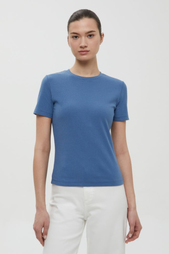 Футболка приталенного силуэта