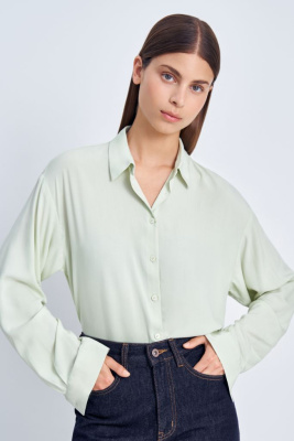 Блузка свободного кроя с отложным воротником