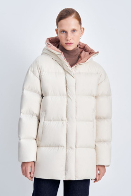 Стеганый пуховик с воротником-стойкой