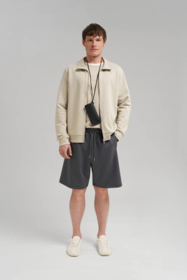 Свободные шорты с эластичным поясом