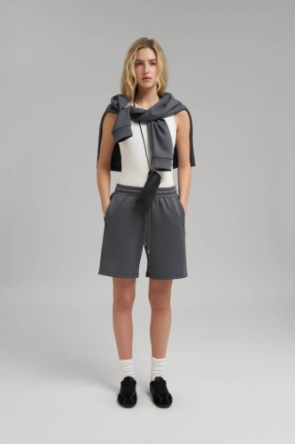 Свободные шорты с эластичным поясом