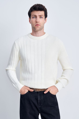 Джемпер с округлым вырезом прямого силуэта