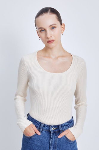 Джемпер приталенного силуэта с округлым вырезом