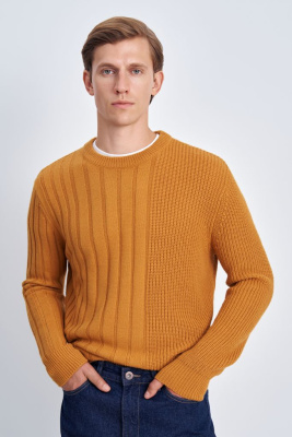 Джемпер с округлым вырезом прямого силуэта