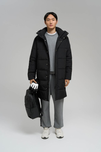 Утепленное пальто с воротником-стойкой