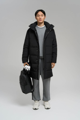 Утепленное пальто с воротником-стойкой