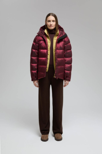 Удлиненный пуховик полуприлегающего силуэта