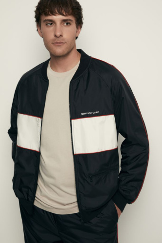 Олимпийка с контрастной отделкой из капсулы ретро