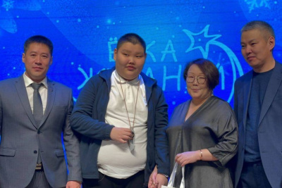 Подростку из Амги вручили подарок от главы Якутии / ЯСИА   