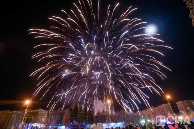 Праздничное настроение в новогоднюю ночь якутянам портят громкие фейерверки и скучные ТВ-шоу / ЯСИА   