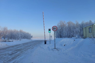 На ледовой переправе Хатассы — Павловск повышена грузоподъемность / ЯСИА   