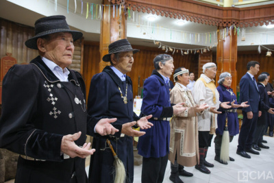 Полмиллиона рублей вручат лучшему сказителю олонхо в Якутии / Саина Титова   