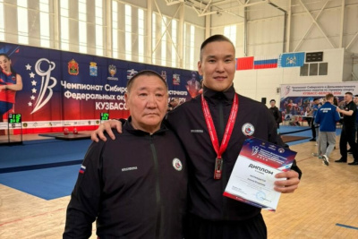 Якутский гиревик Владимир Олёнов стал призёром чемпионата Сибири и Дальнего Востока / Дьулустаан Сергеев   