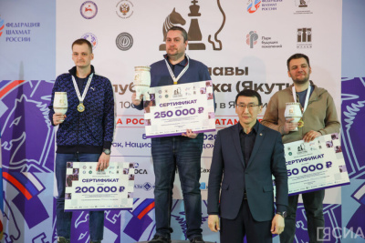 Гроссмейстер Дмитрий Кокарев стал двукратным победителем Кубка главы Якутии / Дьулустаан Сергеев   