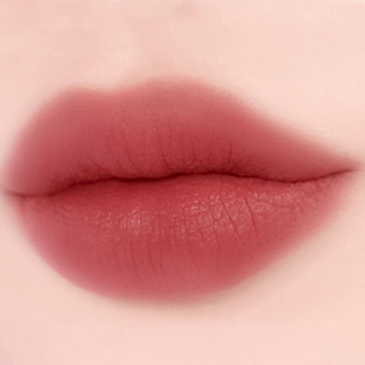 Компактный вельветовый бальзам для губ и щёк BRAYE Lipsleek Blur 03 Worthy