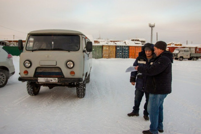 «Полярные авиалинии» передали автомобиль УАЗ для нужд военнослужащих СВО / ЯСИА   