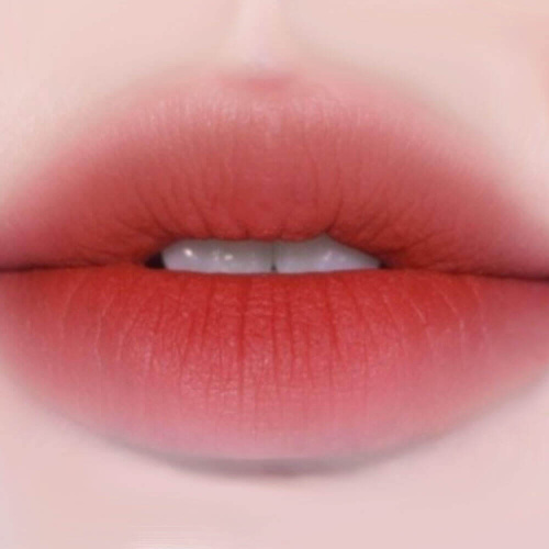 Вельветовый бальзам-пудинг для губ и щёк fwee Lip&Cheek Blurry Pudding Pot RD03 Ambitious