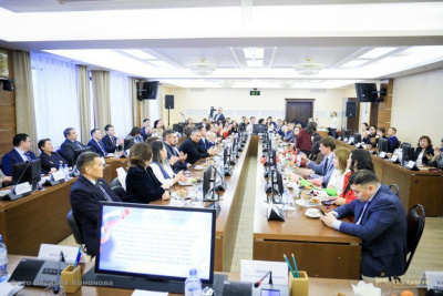 В Госсобрании (Ил Тумэн) Якутии поздравили журналистов в День печати / Дьулустаан Сергеев   