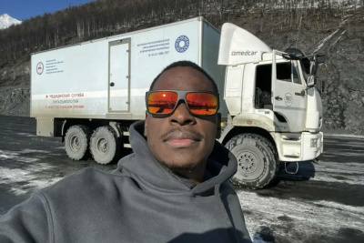 Доктор Брэндон из Африки отправился в первую командировку по Якутии и Магаданской области / Саина Титова   