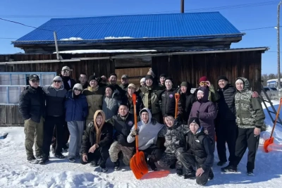 150 студентов-добровольцев помогли жителям Намского района в эти выходные / ЯСИА   