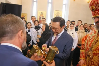 Айсен Николаев принял участие в церемонии встречи Благодатного огня в Якутии / ЯСИА   Республика Саха (Якутия)