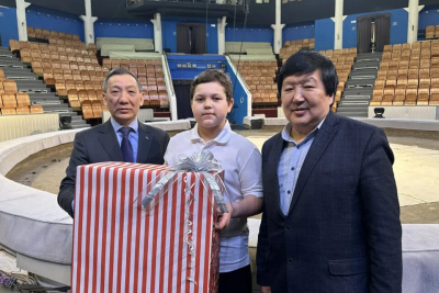 Жонглер из Якутии получил реквизит для выступлений от президента России / ЯСИА   