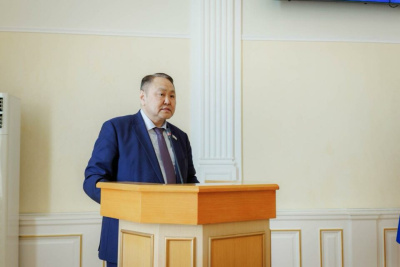 Альберт Семенов предложил усилить социальные гарантии муниципальной службы / ЯСИА   