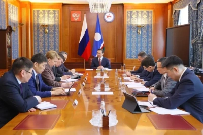 Федеральная поддержка и контроль за исполнением: Айсен Николаев провел планерное совещание / ЯСИА   