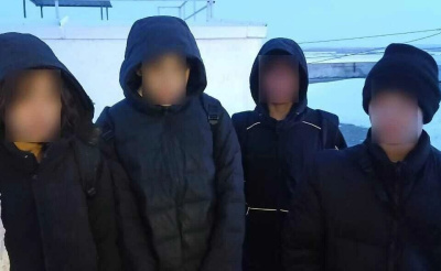 Спасатели вызволили подростков с крыши многоэтажки в Якутске / ЯСИА   