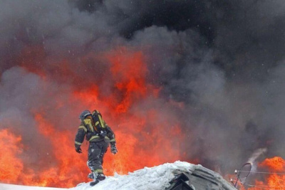 Крупный пожар произошел в многоквартирном доме в Алдане / Семен Родионов   