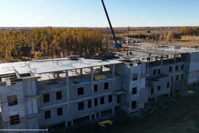 Проблемные больницы в Нюрбинском и Мегино-Кангаласском районах достроят / Дьулустаан Сергеев   