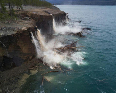 На укрепление берега озера Чурапча требуется порядка девяти миллионов рублей / Алексей Рудых   