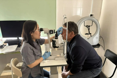 Якутские офтальмологи осмотрели 123 пациента в Бурятии / Саина Титова   