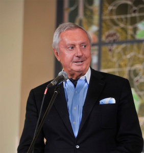 Виталий Игнатенко принимает поздравления с юбилеем /    