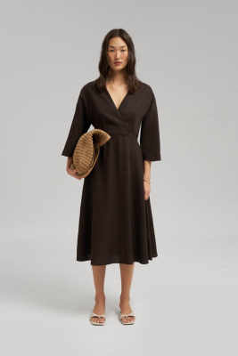 Приталенное платье миди со льном