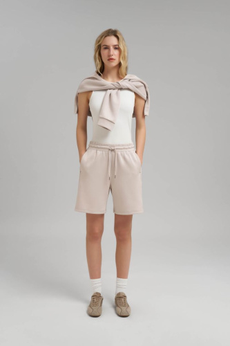 Свободные шорты с эластичным поясом