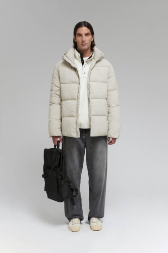 Утепленная куртка с капюшоном