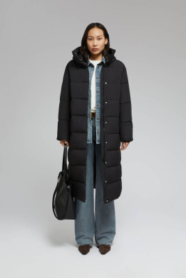 Утепленное пальто с капюшоном