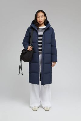 Утепленное пальто с капюшоном