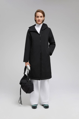 Утепленное пальто с капюшоном