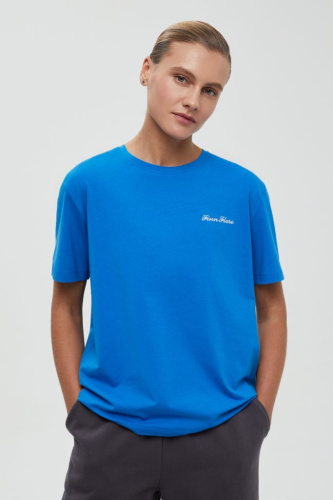 Базовая футболка прямого кроя