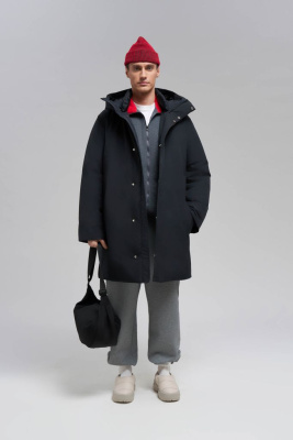 Пуховое пальто с капюшоном и отложным воротником