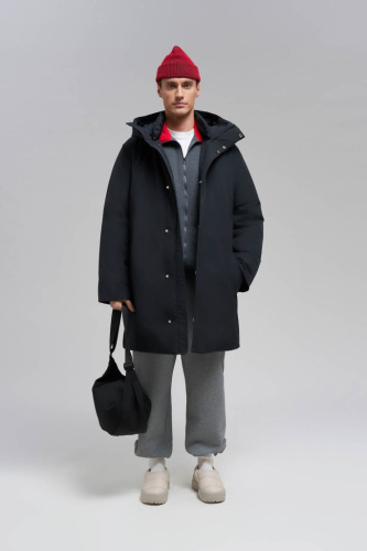 Пуховое пальто с капюшоном и отложным воротником