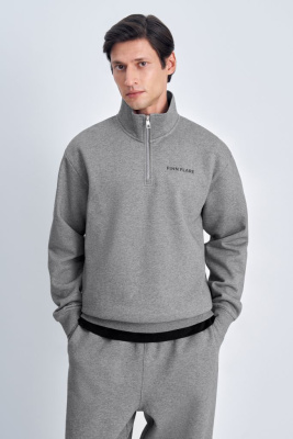 Толстовка на молнии с воротником-стойкой