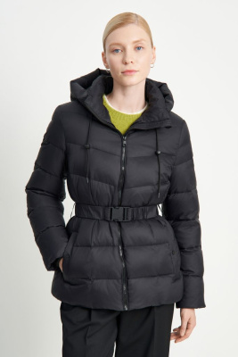 Пуховик с поясом приталенного силуэта