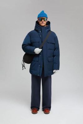 Пуховое пальто с накладными карманами