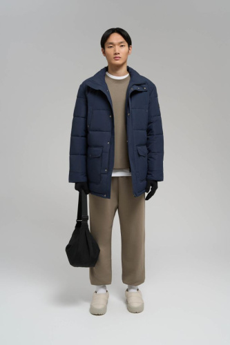 Утепленное полупальто с накладными карманами и капюшоном