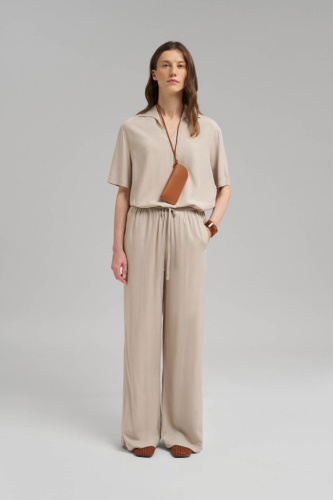 Легкие брюки-палаццо с эластичным поясом