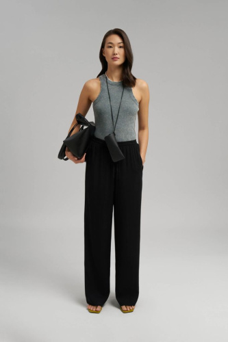 Легкие брюки-палаццо с эластичным поясом