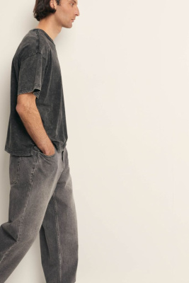 Футболка свободного силуэта с v-образным вырезом